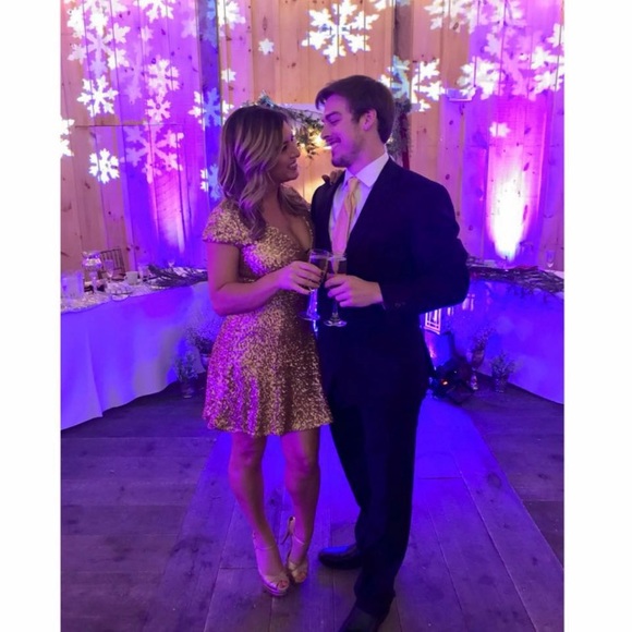 Meet your posher, Jen 💕💃🏼 - Picture 3 of 6